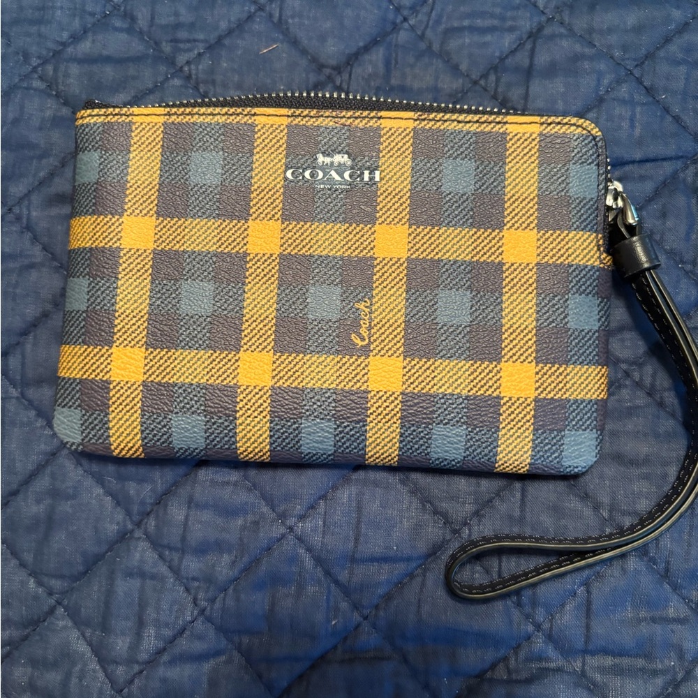 Coach Corner Zipper Wallet with wrist strap NWT
